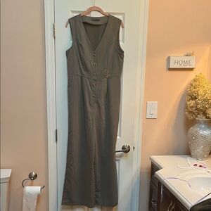 Sleeveless Gray Button-Down jumper